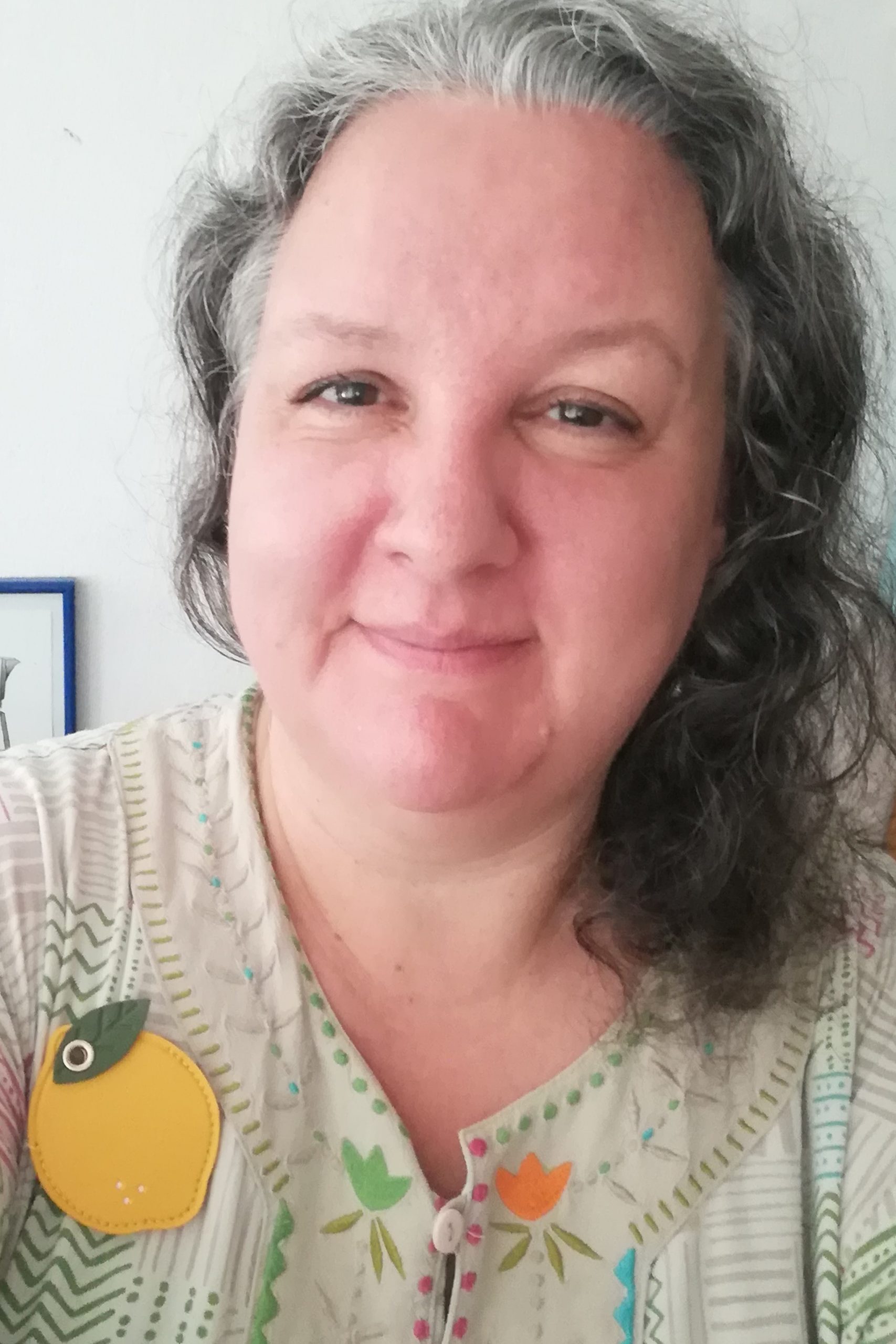 Foto von Regina Kainz Coaching Kopf und Brust mit Zitronenbrosche